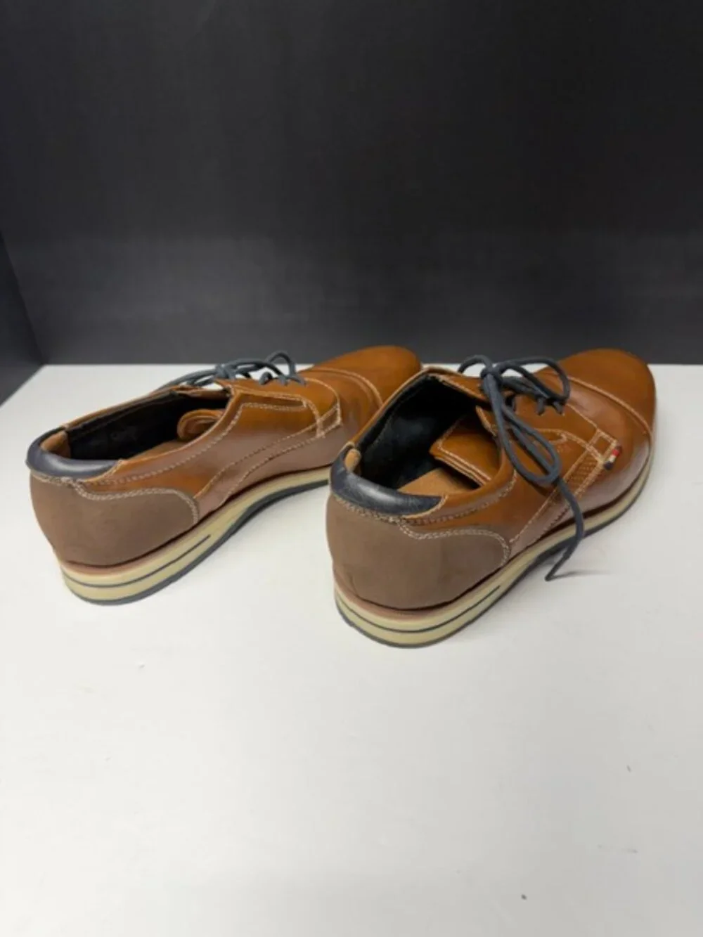 Tommy Hilfiger Urban Oxfords NWOT Men's Size 9.5